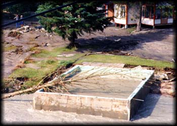 Chalet d�truit, Chicoutimi.  Juin, 1996.